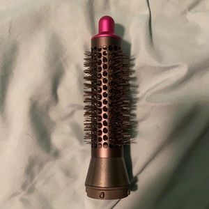 Small volumizing round brush dyson attachment